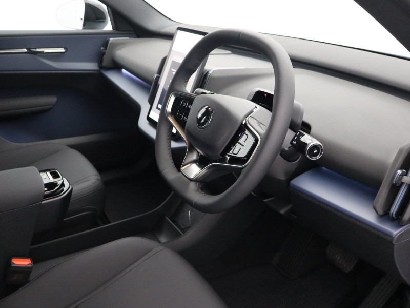 2025 (75) VOLVO EX30 200kW SM Extended Range Plus 69kWh 5dr Auto  *VAT QUALIFYING* 4815186