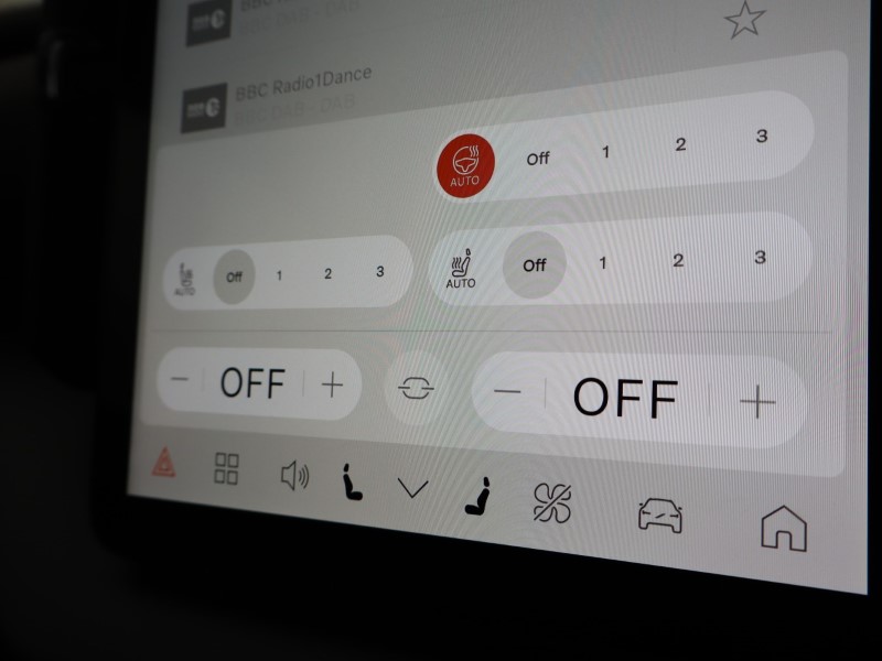 2025 (75) VOLVO EX30 200kW SM Extended Range Plus 69kWh 5dr Auto  *VAT QUALIFYING* 4815205