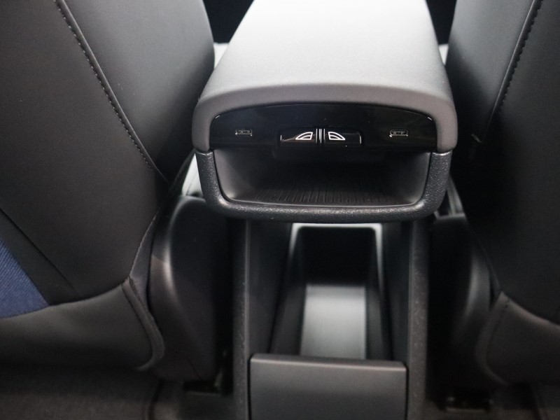 2025 (75) VOLVO EX30 200kW SM Extended Range Plus 69kWh 5dr Auto  *VAT QUALIFYING* 4815197