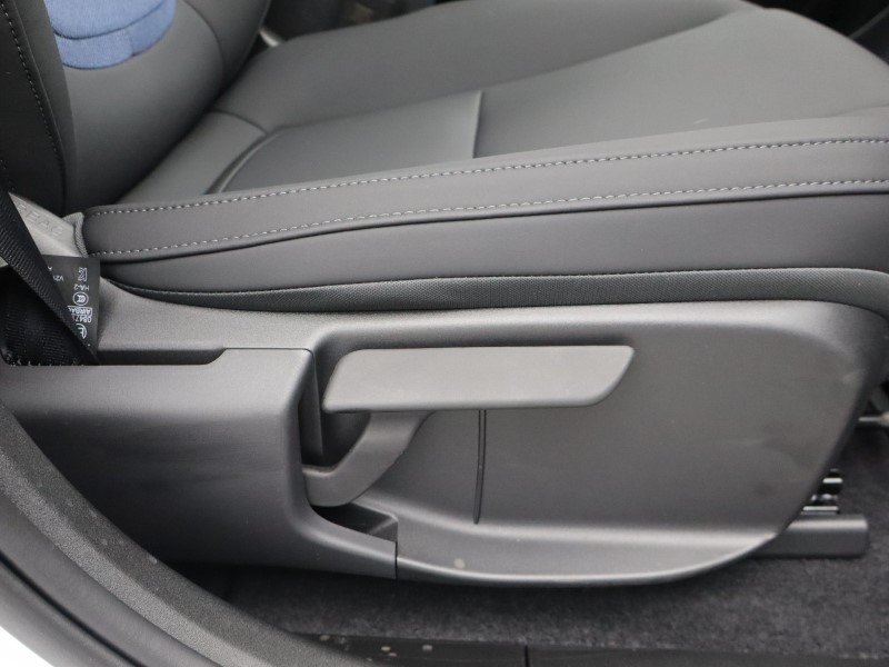 2025 (75) VOLVO EX30 200kW SM Extended Range Plus 69kWh 5dr Auto *VAT QUALIFYING* 4815978