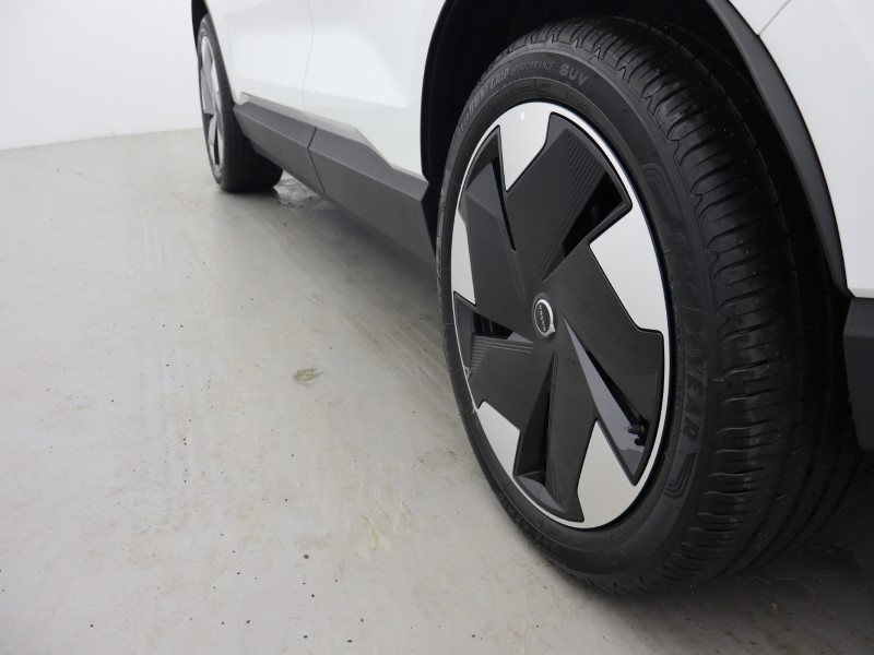 2025 (75) VOLVO EX30 200kW SM Extended Range Plus 69kWh 5dr Auto *VAT QUALIFYING* 4816015