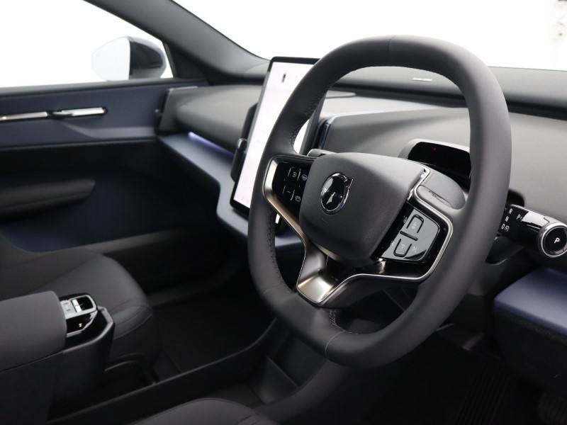 2025 (75) VOLVO EX30 200kW SM Extended Range Plus 69kWh 5dr Auto *VAT QUALIFYING* 4815982