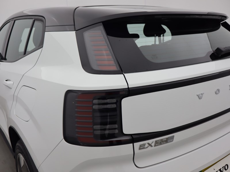 2025 (75) VOLVO EX30 200kW SM Extended Range Plus 69kWh 5dr Auto *VAT QUALIFYING* 4816008