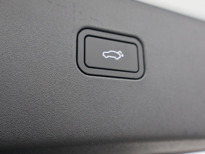 2025 (75) VOLVO EX30 200kW SM Extended Range Plus 69kWh 5dr Auto *VAT QUALIFYING* 4816012