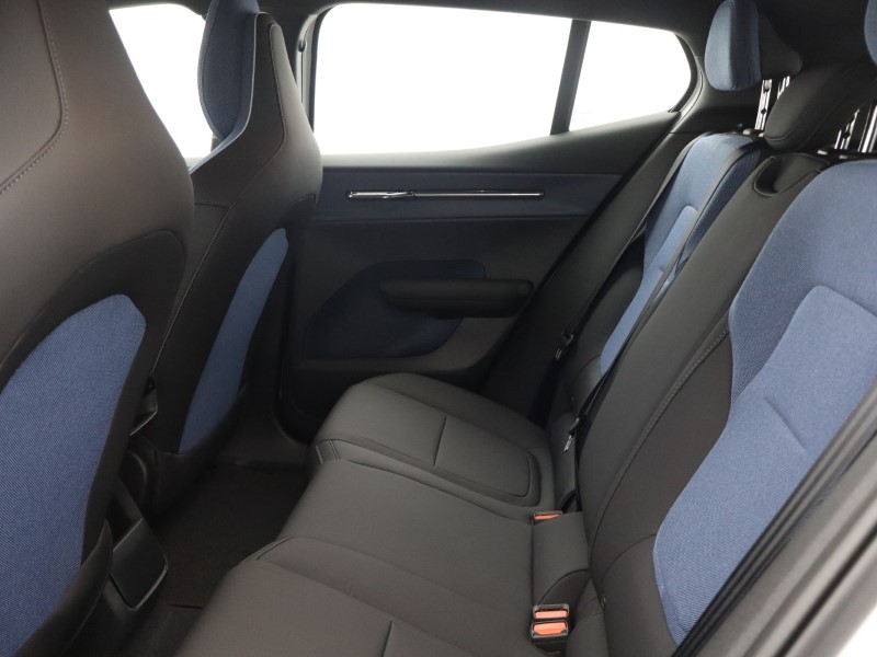 2025 (75) VOLVO EX30 200kW SM Extended Range Plus 69kWh 5dr Auto *VAT QUALIFYING* 4815972