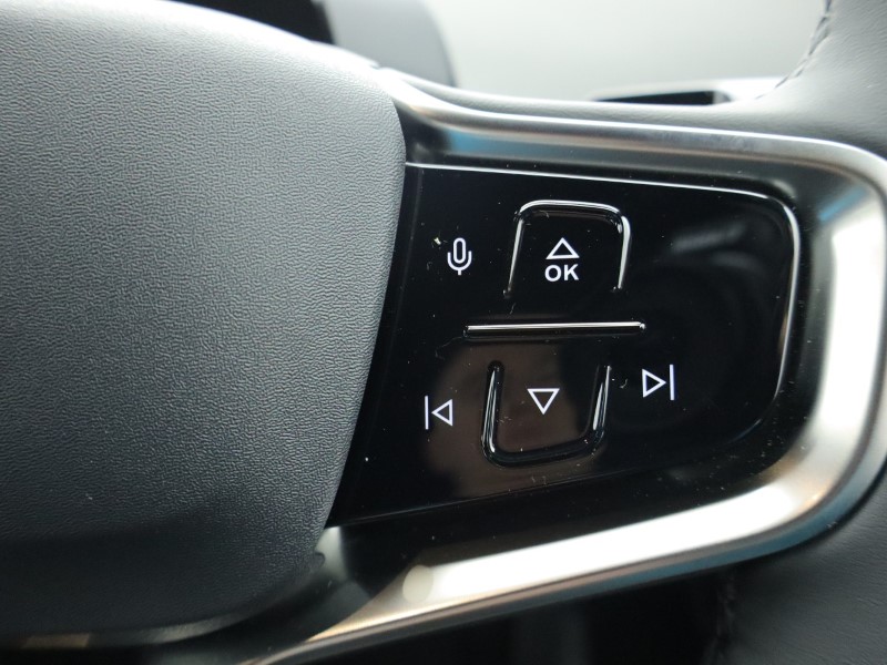 2025 (75) VOLVO EX30 200kW SM Extended Range Plus 69kWh 5dr Auto *VAT QUALIFYING* 4815993