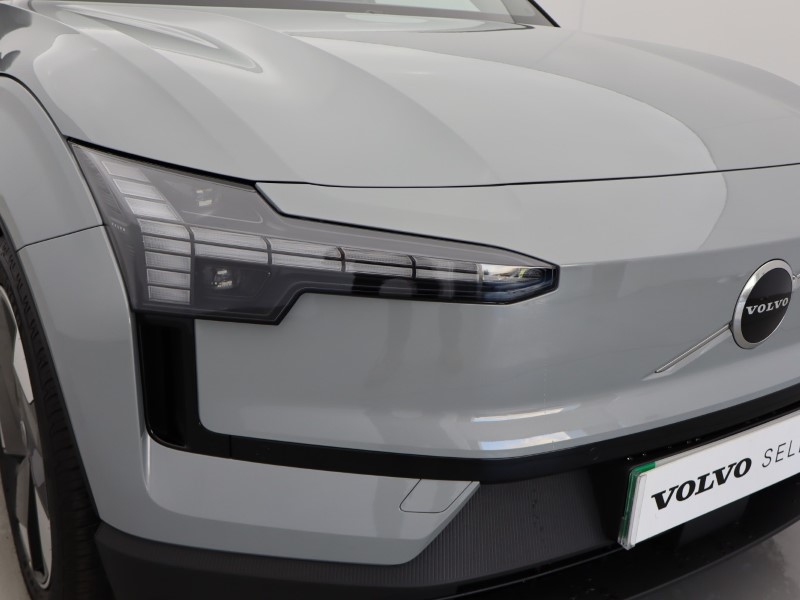 2025 (75) VOLVO EX30 200kW SM Extended Range Plus 69kWh 5dr Auto *VAT QUALIFYING* 4830091