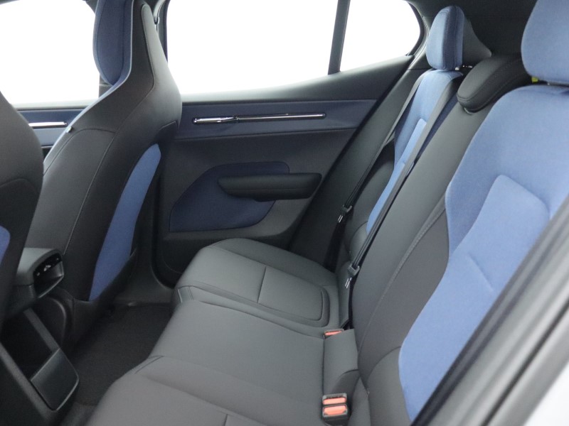 2025 (75) VOLVO EX30 200kW SM Extended Range Plus 69kWh 5dr Auto *VAT QUALIFYING* 4830099