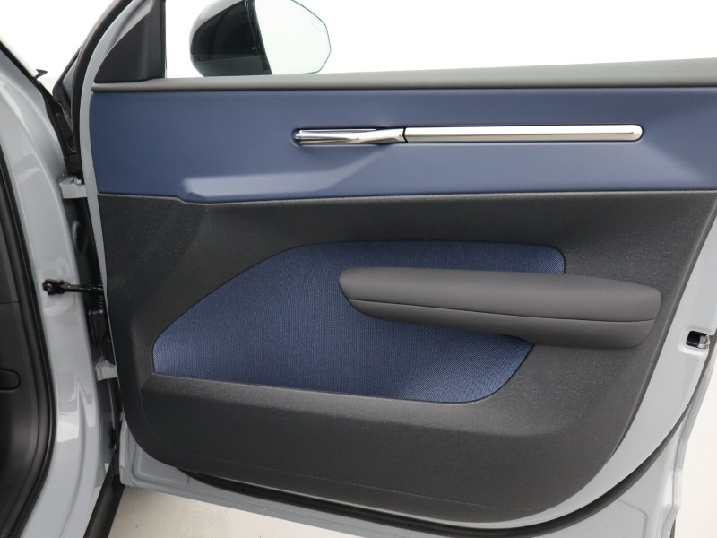 2025 (75) VOLVO EX30 200kW SM Extended Range Plus 69kWh 5dr Auto *VAT QUALIFYING* 4830110