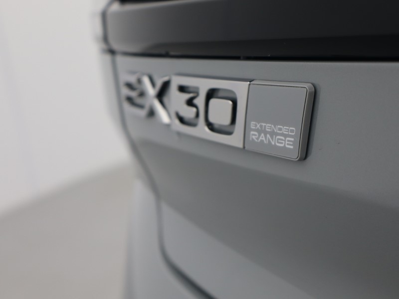 2025 (75) VOLVO EX30 200kW SM Extended Range Plus 69kWh 5dr Auto *VAT QUALIFYING* 4830106