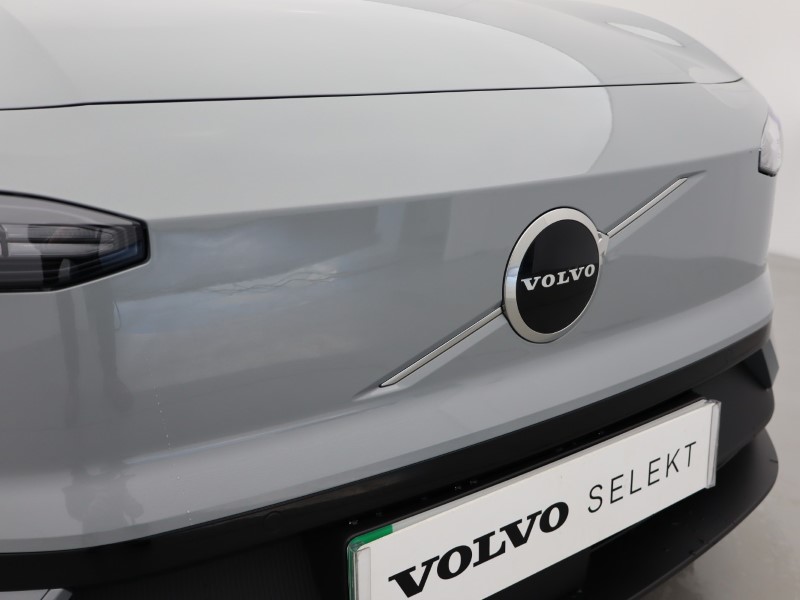2025 (75) VOLVO EX30 200kW SM Extended Range Plus 69kWh 5dr Auto *VAT QUALIFYING* 4830093