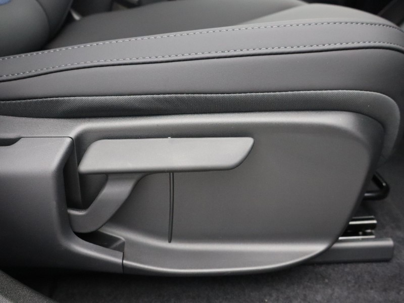 2025 (75) VOLVO EX30 200kW SM Extended Range Plus 69kWh 5dr Auto *VAT QUALIFYING* 4830114