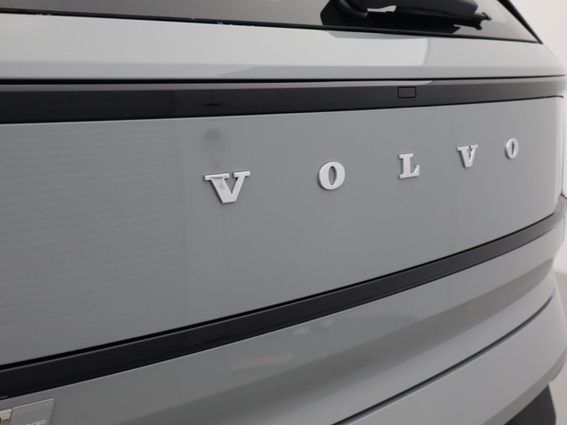 2025 (75) VOLVO EX30 200kW SM Extended Range Plus 69kWh 5dr Auto *VAT QUALIFYING* 4830105
