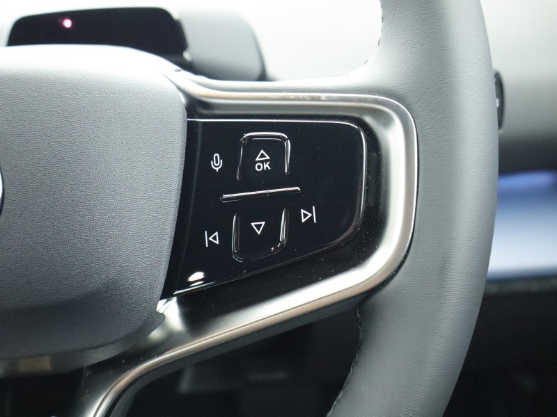 2025 (75) VOLVO EX30 200kW SM Extended Range Plus 69kWh 5dr Auto *VAT QUALIFYING* 4830127