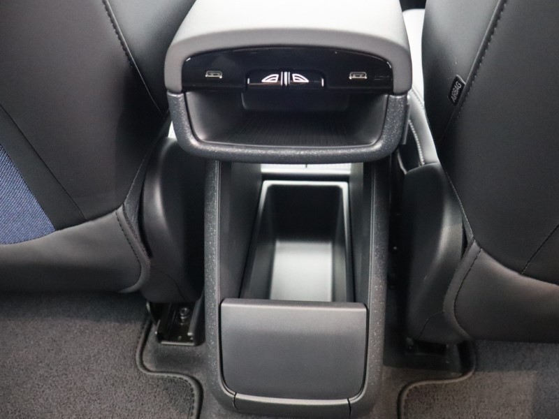 2025 (75) VOLVO EX30 200kW SM Extended Range Plus 69kWh 5dr Auto *VAT QUALIFYING* 4830123