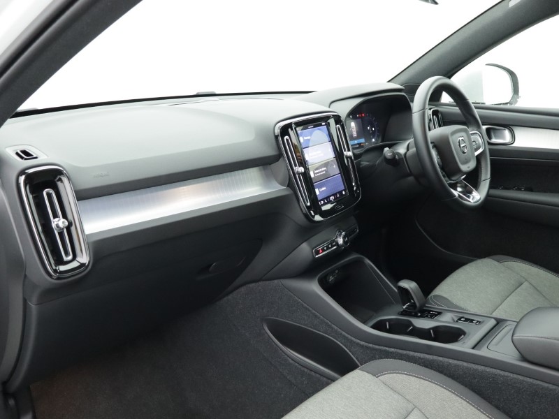 2024 (73) VOLVO XC40 2.0 B3P Core 5dr Auto 4954732