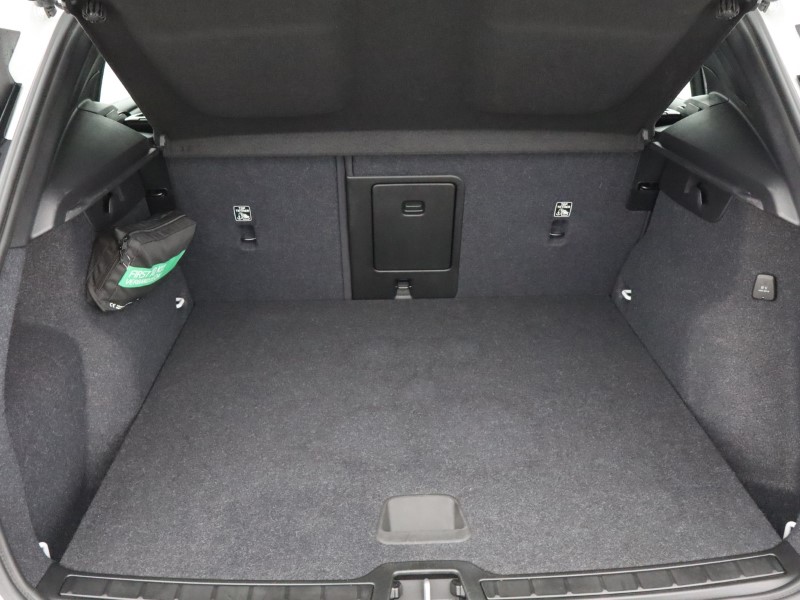 2024 (73) VOLVO XC40 2.0 B3P Core 5dr Auto 4954713