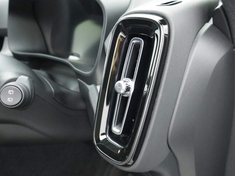 2024 (73) VOLVO XC40 2.0 B3P Core 5dr Auto 4954724