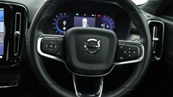 2023 (23) VOLVO XC40 2.0 B3P Plus Dark 5dr Auto 4831040