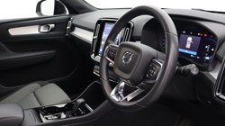 2023 (23) VOLVO XC40 2.0 B3P Plus Dark 5dr Auto 4831028
