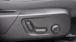 2022 (72) VOLVO XC40 2.0 B3P Plus Dark 5dr Auto 4831601