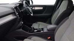 2022 (72) VOLVO XC40 2.0 B3P Plus Dark 5dr Auto 4831583