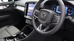 2022 (72) VOLVO XC40 2.0 B3P Plus Dark 5dr Auto 4831604