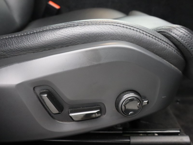 2023 (23) VOLVO XC60 2.0 B4P Plus Dark 5dr Geartronic  *VAT QUALIFYING* 4861473