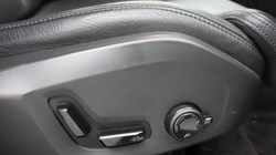 2023 (23) VOLVO XC60 2.0 B4P Plus Dark 5dr Geartronic 4861473
