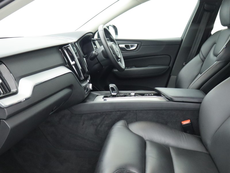2023 (23) VOLVO XC60 2.0 B4P Plus Dark 5dr Geartronic  *VAT QUALIFYING* 4861465