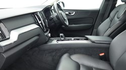 2023 (23) VOLVO XC60 2.0 B4P Plus Dark 5dr Geartronic 4861465