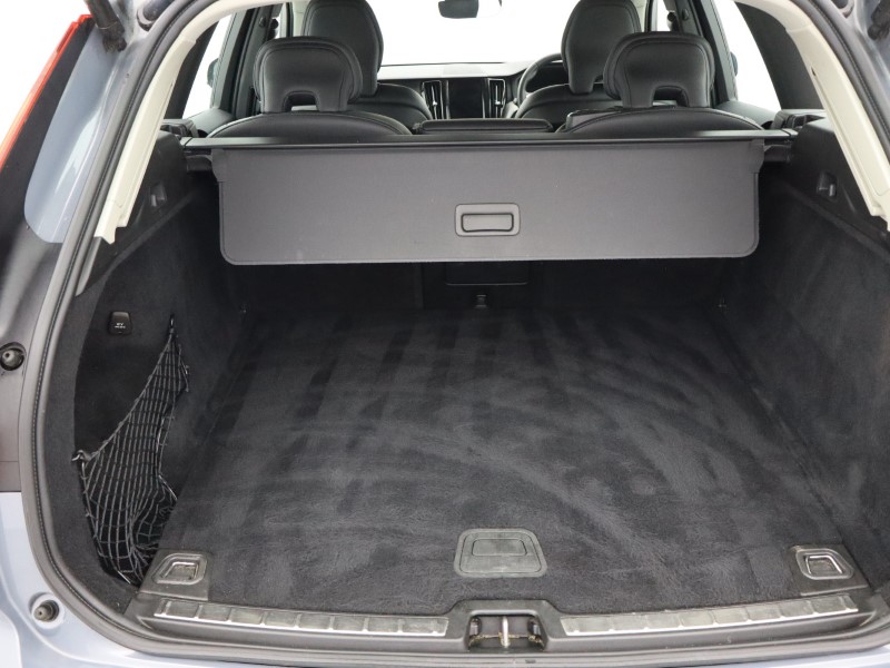 2023 (23) VOLVO XC60 2.0 B4P Plus Dark 5dr Geartronic  *VAT QUALIFYING* 4861460