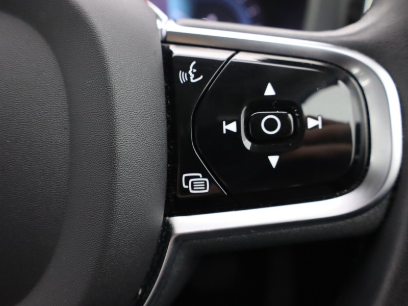 2023 (23) VOLVO XC60 2.0 B4P Plus Dark 5dr Geartronic  *VAT QUALIFYING* 4861489