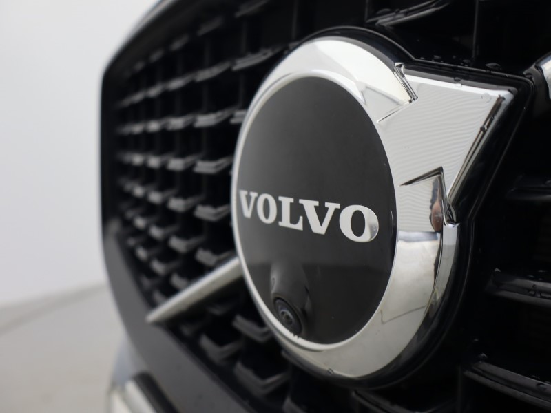 2023 (23) VOLVO XC60 2.0 B4P Plus Dark 5dr Geartronic  *VAT QUALIFYING* 4861453