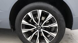 2023 (23) VOLVO XC60 2.0 B4P Plus Dark 5dr Geartronic 4861463