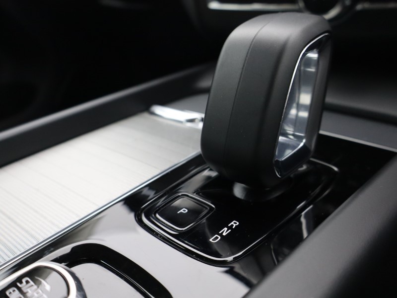 2023 (23) VOLVO XC60 2.0 B4P Plus Dark 5dr Geartronic  *VAT QUALIFYING* 4861496