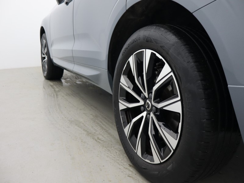 2023 (23) VOLVO XC60 2.0 B4P Plus Dark 5dr Geartronic  *VAT QUALIFYING* 4861464