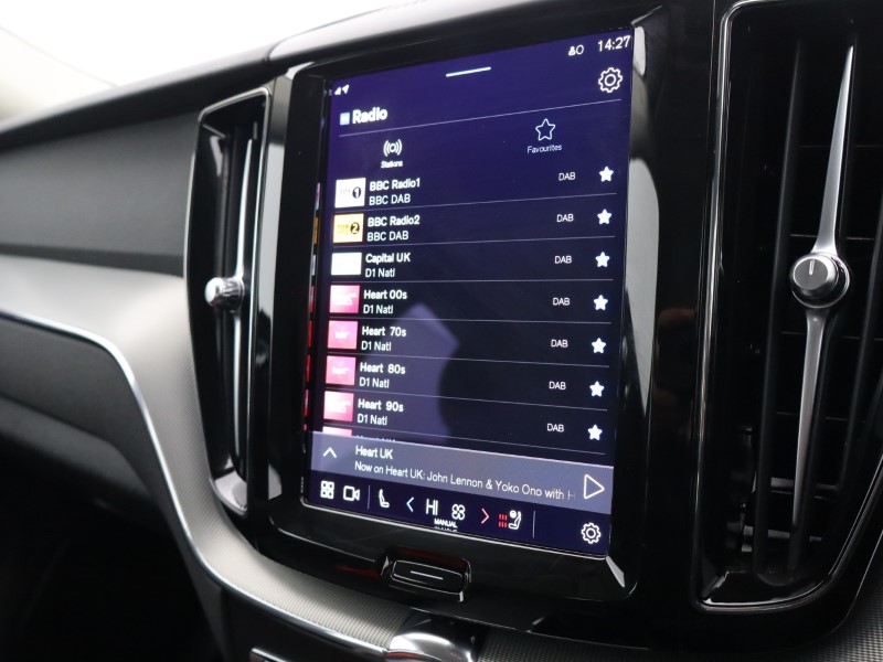 2023 (23) VOLVO XC60 2.0 B4P Plus Dark 5dr Geartronic  *VAT QUALIFYING* 4861493