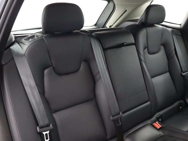 2023 (23) VOLVO XC60 2.0 B4P Plus Dark 5dr Geartronic  *VAT QUALIFYING* 4861484