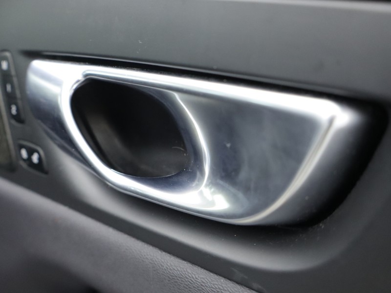 2023 (23) VOLVO XC60 2.0 B4P Plus Dark 5dr Geartronic  *VAT QUALIFYING* 4861470