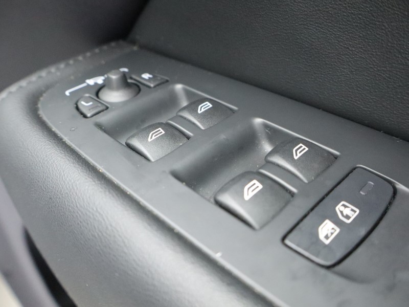 2023 (23) VOLVO XC60 2.0 B4P Plus Dark 5dr Geartronic  *VAT QUALIFYING* 4861469