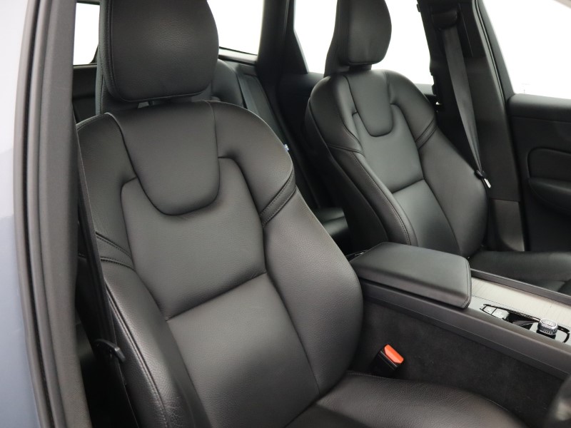 2023 (23) VOLVO XC60 2.0 B4P Plus Dark 5dr Geartronic  *VAT QUALIFYING* 4861475