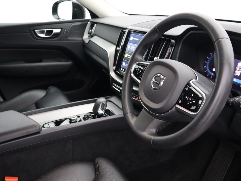 2023 (23) VOLVO XC60 2.0 B4P Plus Dark 5dr Geartronic  *VAT QUALIFYING* 4861476