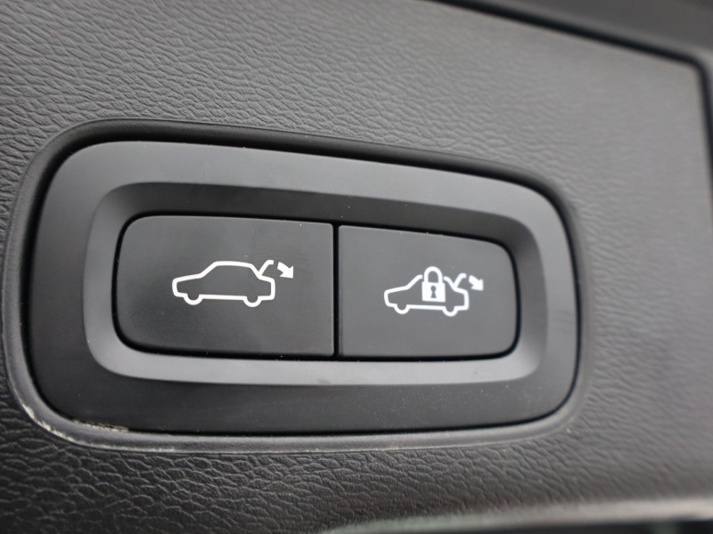 2023 (23) VOLVO XC60 2.0 B4P Plus Dark 5dr Geartronic  *VAT QUALIFYING* 4861461