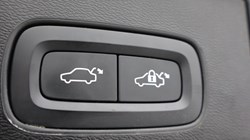 2023 (23) VOLVO XC60 2.0 B4P Plus Dark 5dr Geartronic 4861461