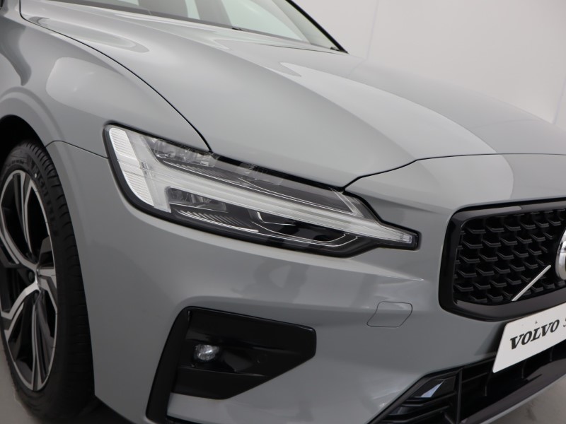 2025 (75) VOLVO V60 2.0 B4P Plus Dark 5dr Auto [7 speed] 4851308