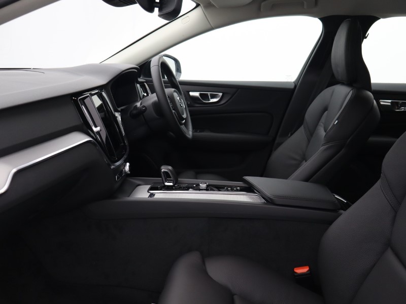2025 (75) VOLVO V60 2.0 B4P Plus Dark 5dr Auto [7 speed] 4851314