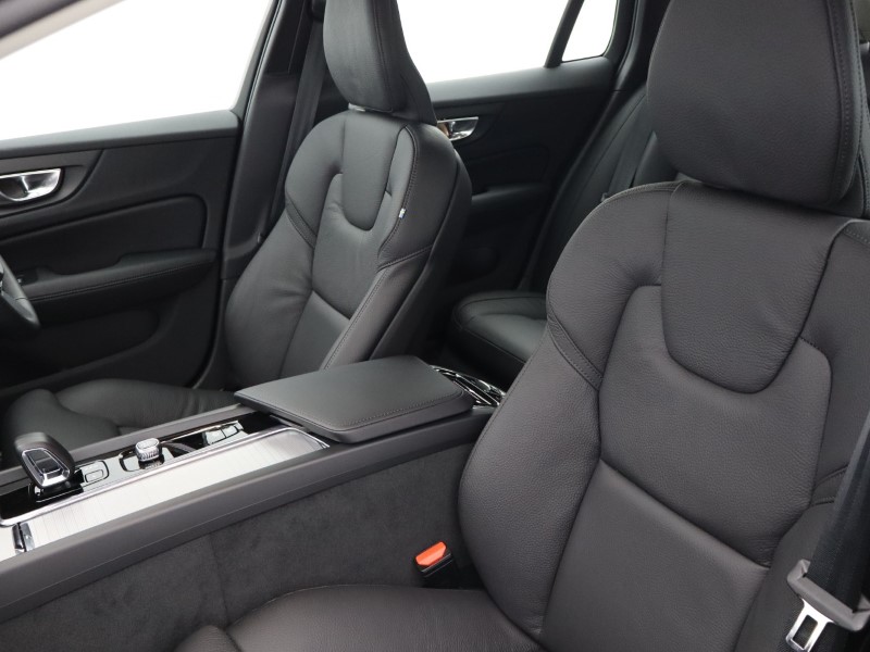 2025 (75) VOLVO V60 2.0 B4P Plus Dark 5dr Auto [7 speed] 4851335