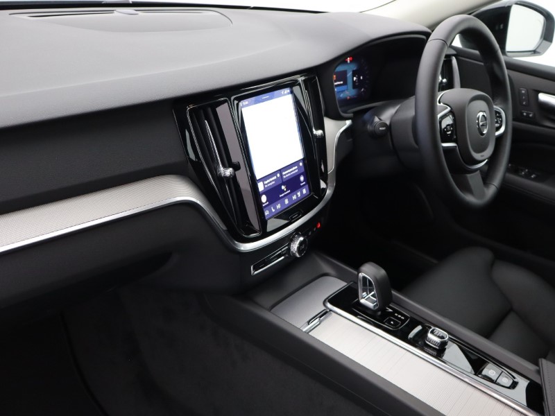 2025 (75) VOLVO V60 2.0 B4P Plus Dark 5dr Auto [7 speed] 4851337