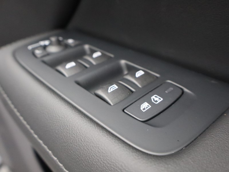 2025 (75) VOLVO V60 2.0 B4P Plus Dark 5dr Auto [7 speed] 4851327